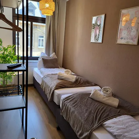 Appartement Bahnhofsnahes 8 Mit Boxspringbetten, Tv, Wifi, Balkon