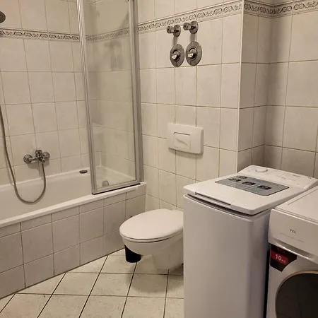 Bahnhofsnahes 8 Mit Boxspringbetten, Tv, Wifi, Balkon Chemnitz