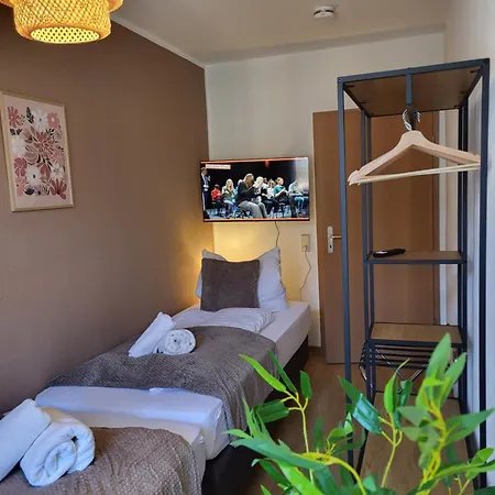 Bahnhofsnahes 8 Mit Boxspringbetten, Tv, Wifi, Balkon Appartement