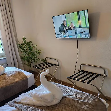 Bahnhofsnahes 8 Mit Boxspringbetten, Tv, Wifi, Balkon Appartement
