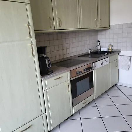 Bahnhofsnahes 8 Mit Boxspringbetten, Tv, Wifi, Balkon