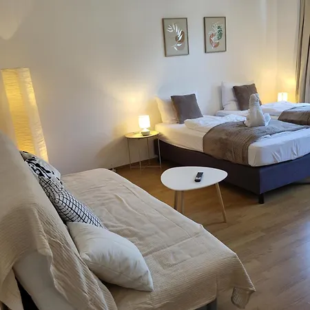 Bahnhofsnahes 8 Mit Boxspringbetten, Tv, Wifi, Balkon * Chemnitz