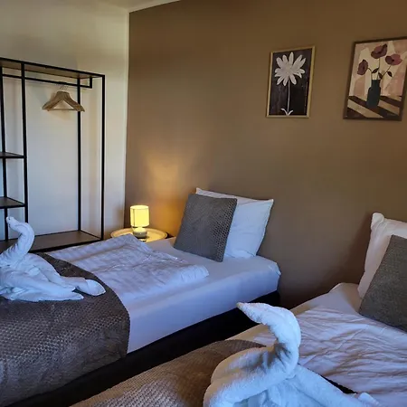 Bahnhofsnahes 8 Mit Boxspringbetten, Tv, Wifi, Balkon Appartement